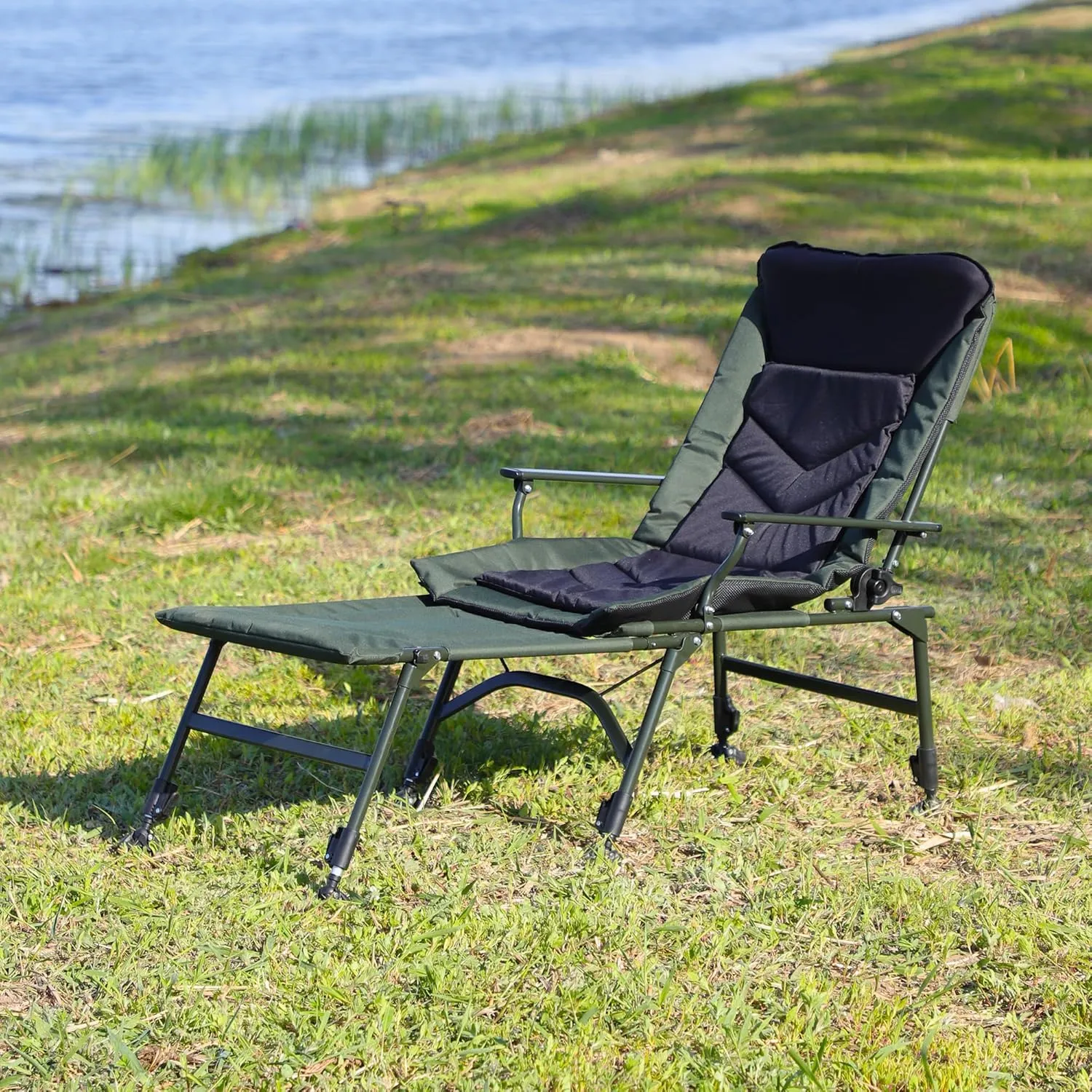 Camping Lounge Chair with Detachable Footrest, Portable Folding Reclining Camping Chair with Adjustable backrest for Indoor and Outdoor Camping Beach Hiking Fishing, Green Black