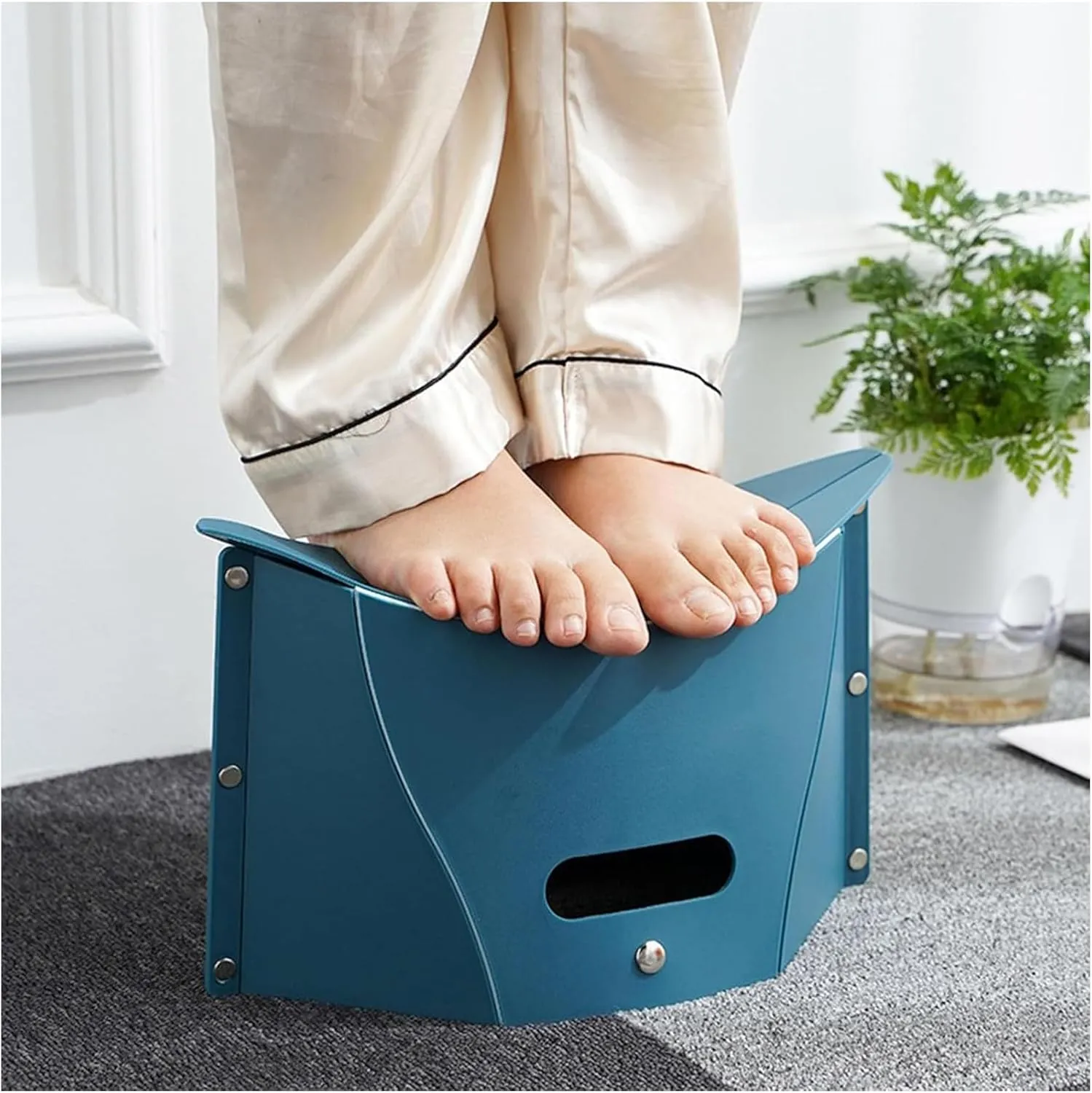 Folding Portable Camping and Mountaineering Stool, Portable and Foldable Chair, Suitable for Outdoor Activities, Travel, Gatherings, Barbecues (Bule)