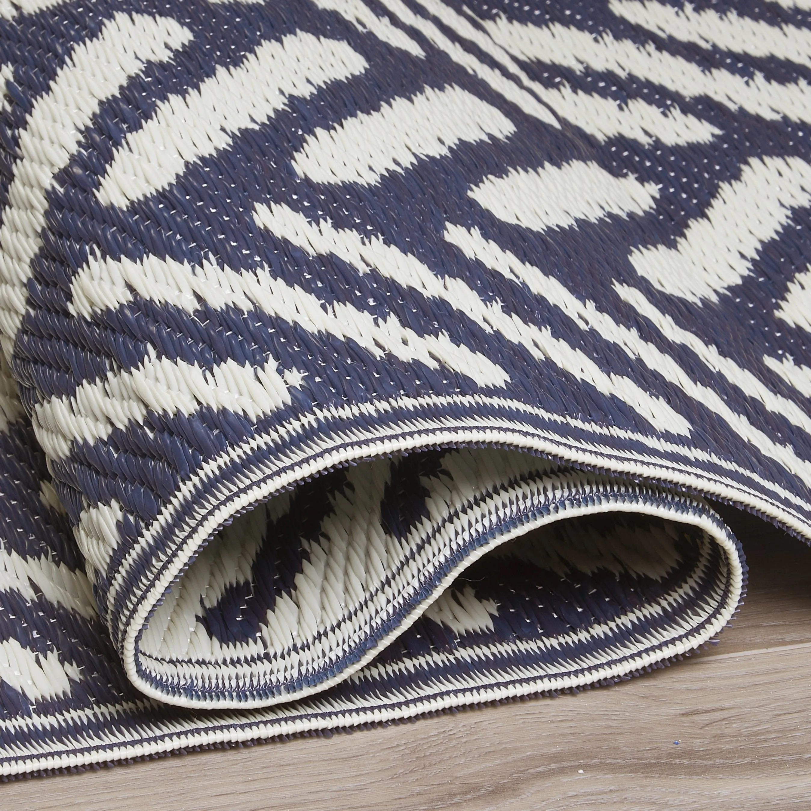Fresno - Navy (9' x12') Foldable Rug