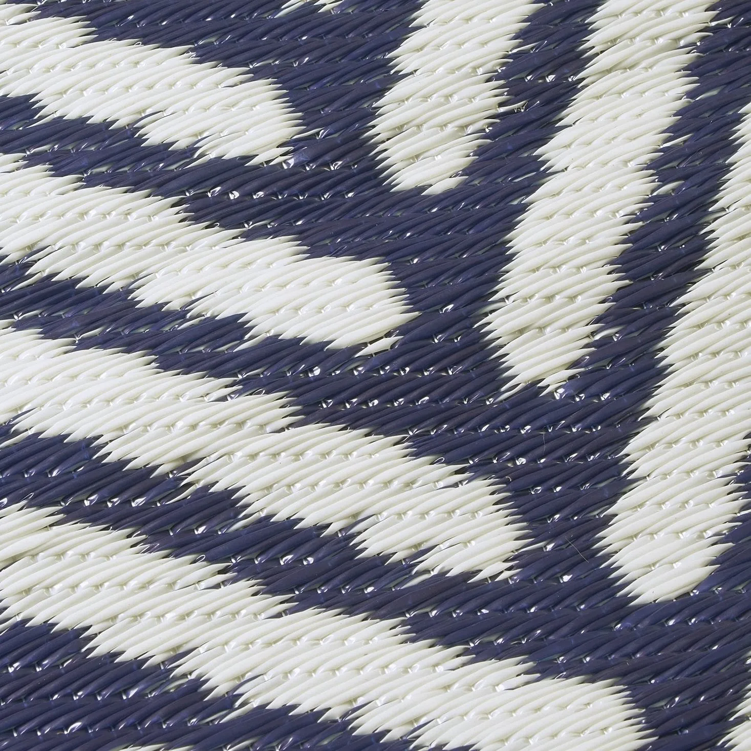 Fresno - Navy (9' x12') Foldable Rug