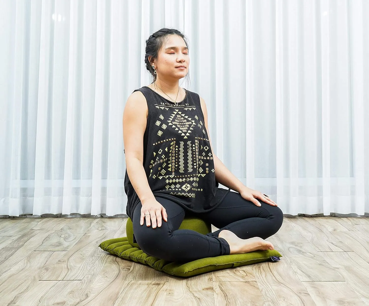 Leewadee Meditation Cushion Set – 1 Small Zafu Yoga Pillow and 1 Small Roll-Up Zabuton Mat Filled with Kapok