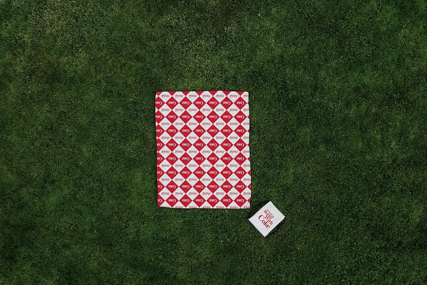 PICNIC TIME Coca-Cola Impresa Picnic Blanket, Lightweight Beach Blanket, Machine Washable, (Red and White)