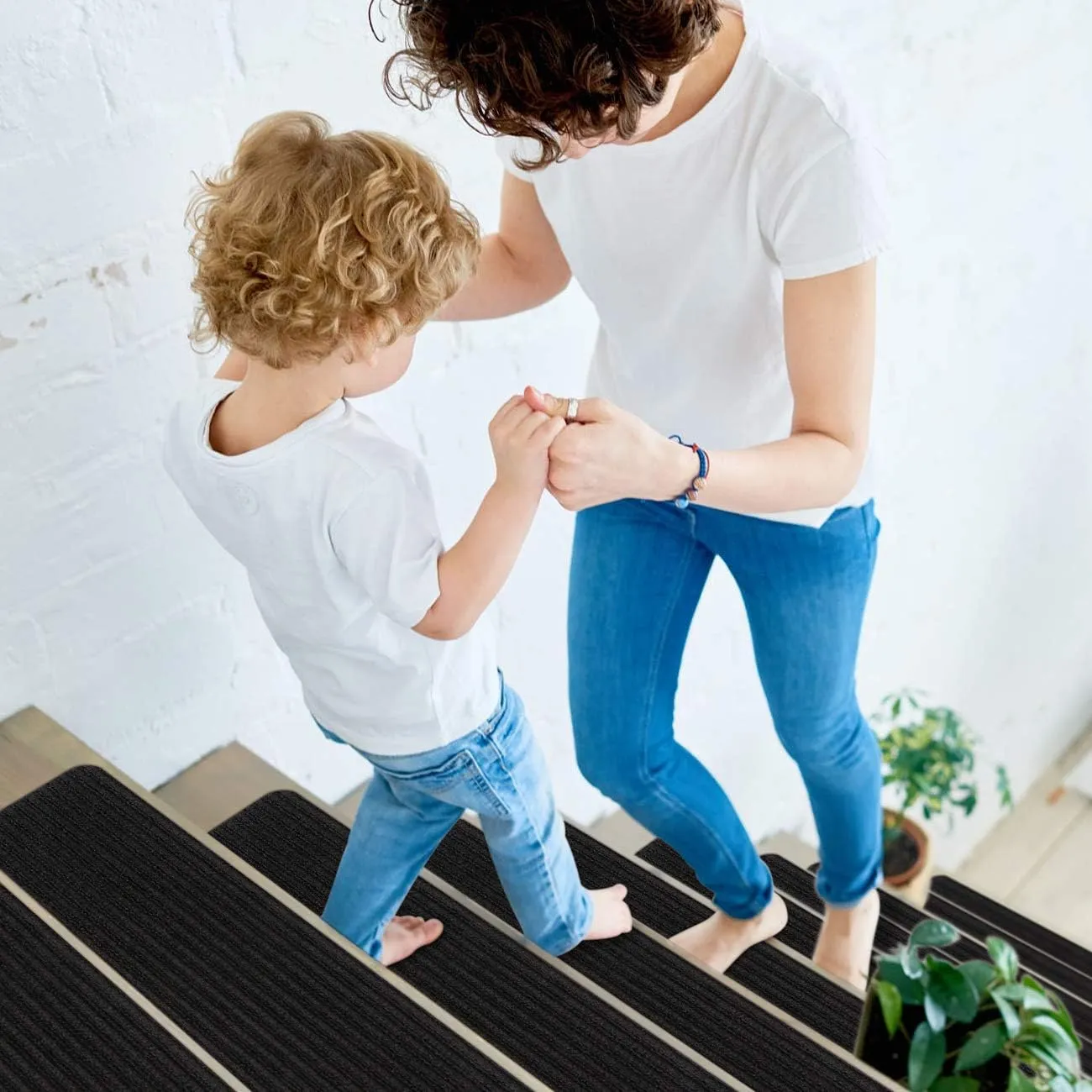 RIOLAND Stair Treads Carpet Non-Slip Indoor Stair Runners for Wooden Steps, Stair Rugs for Kids and Dogs, Set of 15, 8" X 30", Black