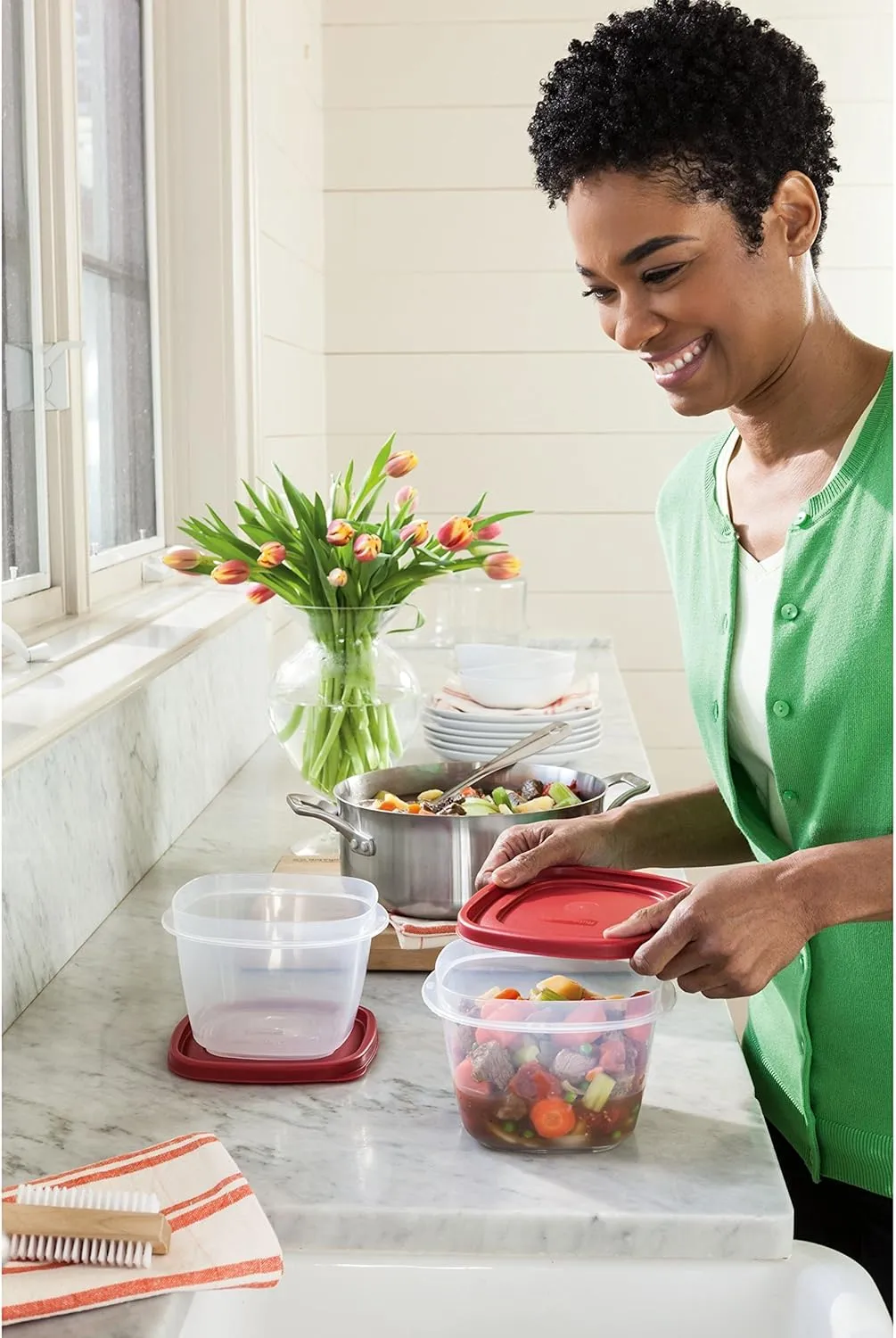 Rubbermaid Easy Find Lids Food Storage Containers, 7 Cup, Racer Red, 4-Piece Set