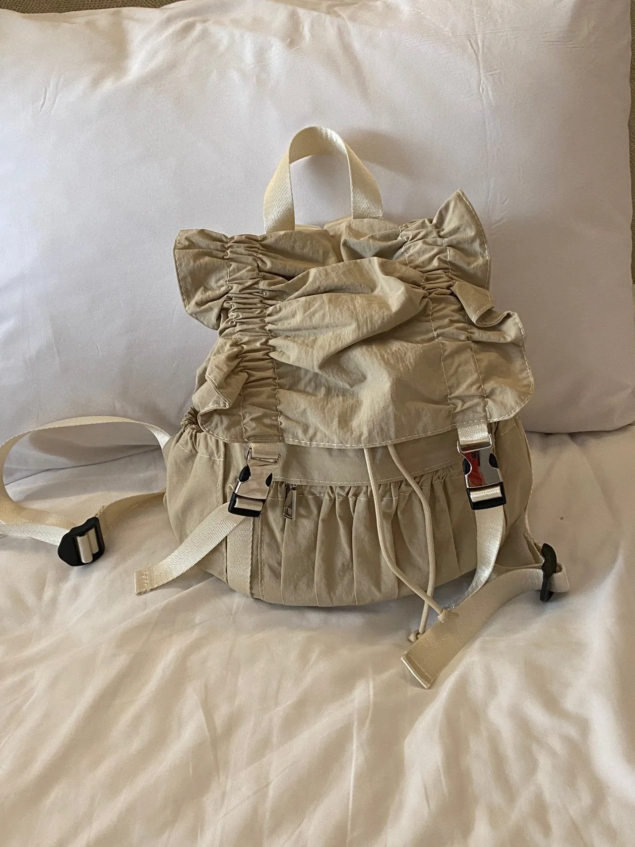 RUFFLE ME BACKPACK