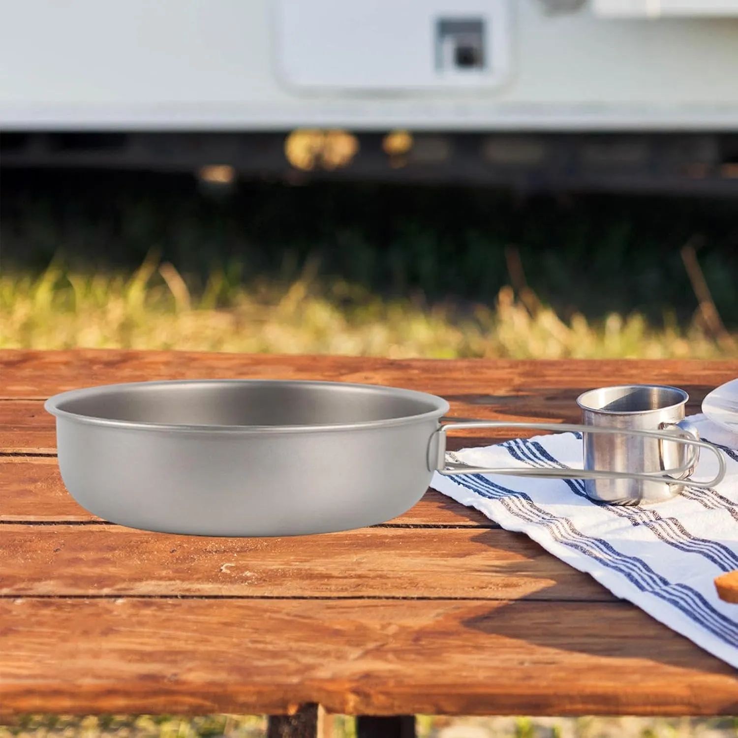 Titanium Frying Pan with Foldable Handle Lightweight Cooking Pot Versatile Camping Pan Cookware for Outdoor Travel Camping, 1200ML