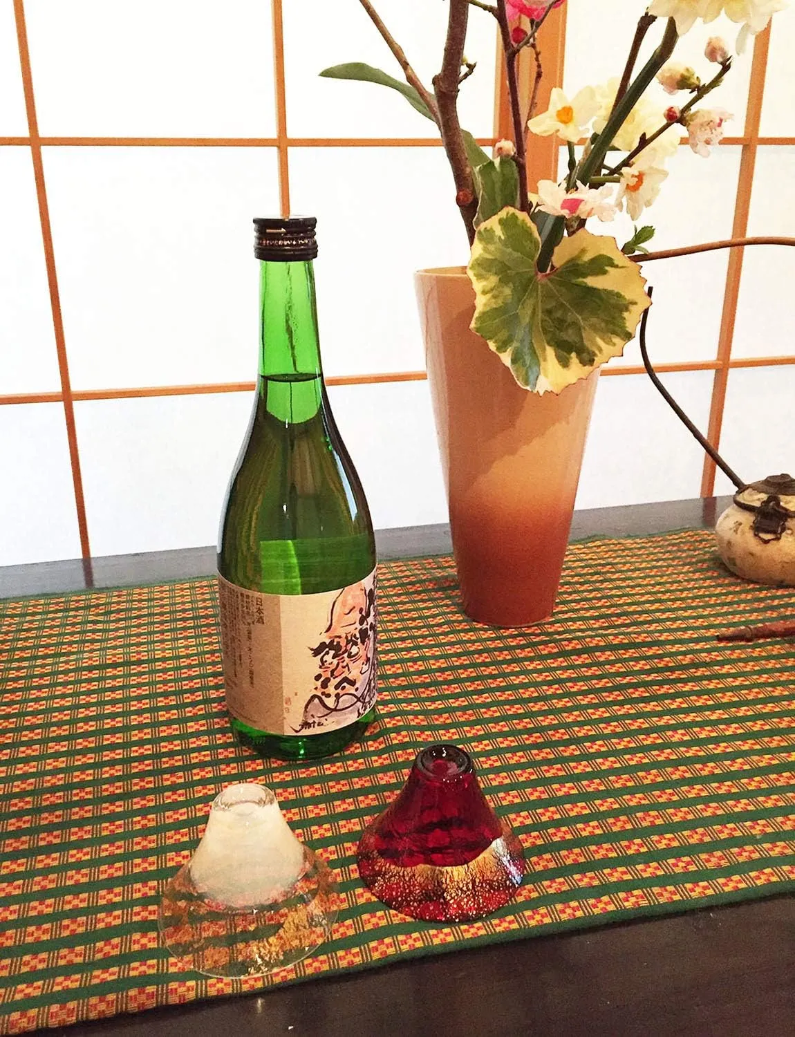 Toyo Sasaki Glass Cold Sake Glass Set, Lucky Cup Mt. Fuji, Cold Sake Cup, Made in Japan, White & Red, 2.4 fl oz (65 ml), 2 Piece Set G636-T74