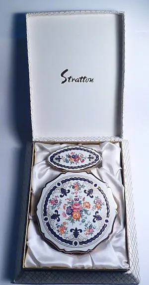 Unused enamel boxed Stratton lipstick holder and compact 1970s vintage compacts for sale