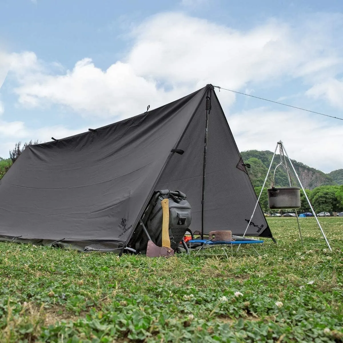 Waterproof Camping Tarp 4 x 4m, Camping Hammock Rain Fly, Ultralight Sunscreen Awning Canopy with Silver Coating, for Backpacking Hiking Travel and Outdoor Adventure